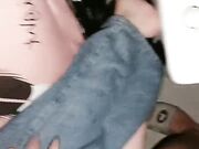 隔壁的小娘子真骚 淫水多多发情期 衣服都没脱光就草上了