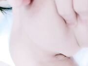 骚劲十足的小少妇露脸被大哥狠狠的蹂躏，温柔的舔弄大鸡巴，激情上位后入抽插