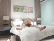 今晚约了个颜值不错破洞牛仔裤妹子啪啪 张开双腿69舔逼调情抬腿侧入抱起来猛操