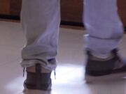 戴绿帽子的妻子麦迪逊摩根自慰并观看丈夫操娇小的斯嘉丽