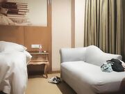 凌晨高价约极品甜美小姐姐坐在身上各种内衣揉奶特写揉穴清晰可见扶着屁股操的啊啊叫