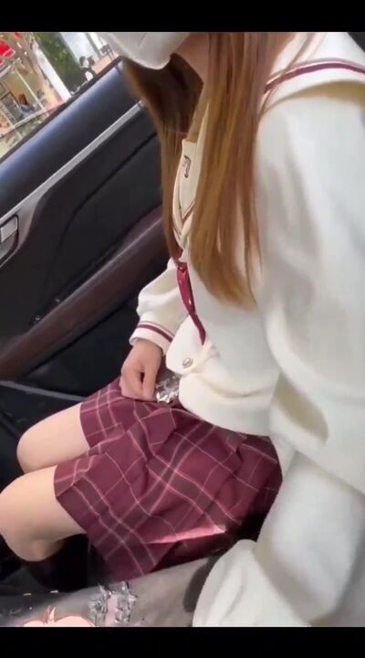 高中小妹出去喝酒被灌醉带回家猛操，小穴很嫩叫声喋喋的