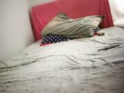 小县城藏身停车场的淫窝找卖淫女吃快餐红裙靓妹