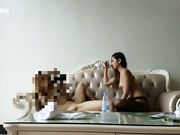 在沙发上干美女