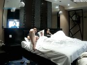 豪华酒店乳房饱满眼镜妹被爱玩自己鸡鸡的肥猪眼镜男啪啪啪