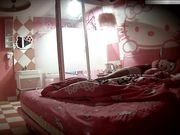 特色宾馆偷拍气质漂亮的高颜值短裤美女和新男友一起旅游玩熟后回到酒店男的就迫不及待要操她,搞了2次!