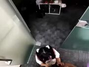 18岁小母狗被爸爸带到办公室寻刺激，一不小心给射逼里了