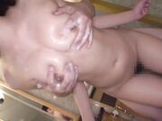 我着迷于她完美的美貌 丰满的胸肌 柔韧的腰肢