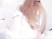 漂亮美眉吃鸡啪啪 上位骑乘啪啪打桩 边操边喷 白虎粉鲍骚水超多 内射