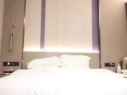 甜美白衣妹子啪啪，舌吻调情摸逼洗完澡口交骑坐后入猛操