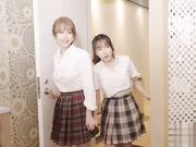 旋转木马上高潮，淫荡学妹带坏清纯学生妹，极品女神艺高人胆大_挑战羞耻极限！