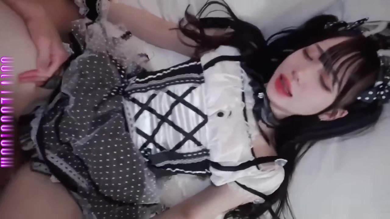 百年难得一遇的清纯萝莉_还是个天然白虎嫩逼_身穿女仆cos_内射了2次