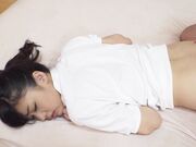 高潮女同性爱 贝类和带式插入都比平常更强烈