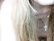 黄色头发熟女 超多角度花式无套打桩展现性技巧