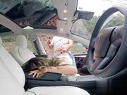 自动驾驶的车上车震，然后我射精了。