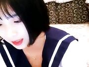 短发漂亮嫩妹直播 穿着学生制服 和炮友双人啪啪大秀 直接内射很是诱人