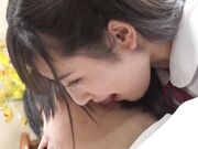 将它们生生地插入已经变软的阴户中2