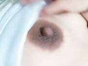 漏着奶子坐在后面揉捏 回到家就吃鸡巴搞硬了直接插 草的好暴力内射骚穴