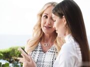 三个骚逼在单身派对上进行肛交群交派对爆操骚逼菊花大比拼