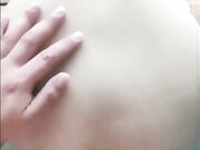 乱伦新作和嫂子鸳鸯浴被操喷 被路人看见好像拍照了