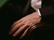 在睡觉时一个高挑性感的气质美女闯进来挑逗玩弄鸡巴