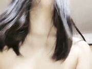 新来的学妹露脸躺在床上让大哥揉奶子抠逼让狼友指挥 穿上开档黑丝主动上位求草