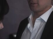 发生酒吧已婚妇女NTR 说着 这是给你的2