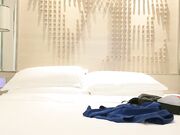 约了个长相甜美妹子，舌吻互摸上位骑乘舔弄猛操