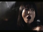 超级淫荡的做爱女生边抽烟边和我做爱