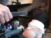 她闯了进来 我继续摩擦那根极其舒服的巨大鸡巴3