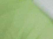 新作情趣丝袜初体验 享受黑丝诱惑 同时操着表妹牛奶般的白虎