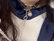 会喷水的亲姐姐把工装OL的气质姐姐拴着狗链调教，口塞像母狗一样，小穴全湿中出内射