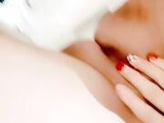 妈妈带女儿玩双飞啪啪秀，全程露脸宾馆伺候大哥，轮流给大哥口交大鸡巴，骚妈直播看着女儿被上位爆草揉奶子