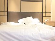 黑帽外围女沙发上面调情骚货上位骑乘疯狂榨精叫声特别淫荡