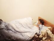 帅小伙换女友速度真快 出租屋里干00后乖巧学生妹 粉嫩苗条青春肉体让人沉醉