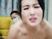 少妇的诱惑就是骚全程露脸啪啪爱不玩 道具插着自己骚逼嘴里叼着鸡巴深喉口交