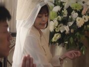 未亡人在灵堂偷情