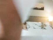 新人酒店约操小少妇 手法专业狂抠穴淫水四溢 啪啪后入白嫩翘臀 销魂呻吟娇喘不断