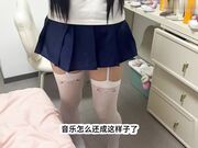 女儿跳脱衣舞给爸爸看，跳完舞就是一顿暴操，白浆都流出来了