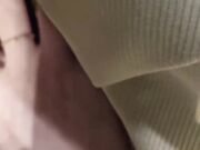 约炮网络女主播，刷了三个嘉年华约出来见面，一边舔我鸡巴，一边问我要礼物，车震被我操的喷我一车淫水