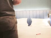 两个萌妹双飞，她是很有经验了，一起舔弄上位骑乘，轮流操搞完再留一个继续探讨