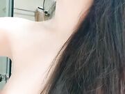 白丝高跟露脸高颜值小懒猫深夜激情大秀诱惑狼友，揉奶玩逼特写展示，跳蛋塞逼里道具抽插，浴室诱惑尿尿刺激