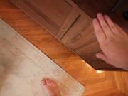 送外卖的女孩试过我女朋友的假阳具后 想要真正的鸡巴和精液射进她的小穴里