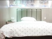 探花精选一番巧言花语下顺从的来到酒店大奶子白花花的肉体真刺激