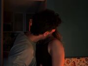 我嫂子叫我玩电子游戏 一直骑到她射在我的鸡巴上高潮