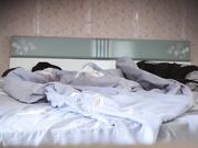 反差人妻巨乳熟女人妻回家操逼你趴在我身上69帮我舔鸡巴