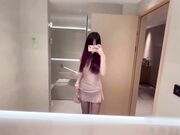 激情对白逼里塞着玩具强制性要求外卖小哥拿出忽悠勾引外卖小哥榨精口交做爱