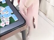 粉色包臀裙骚货挑逗男主被扒光 抬腿强操大声淫叫淫水直流