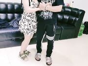 绿帽老公把女友献给3个黑人操哭了 老公看着黑人把女友操哭了 4女5男9P乱交