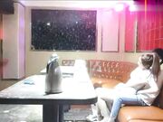 全网商K偷拍独家 2000包间干漂亮小姐姐 前凸后翘 拿着麦克风叫床